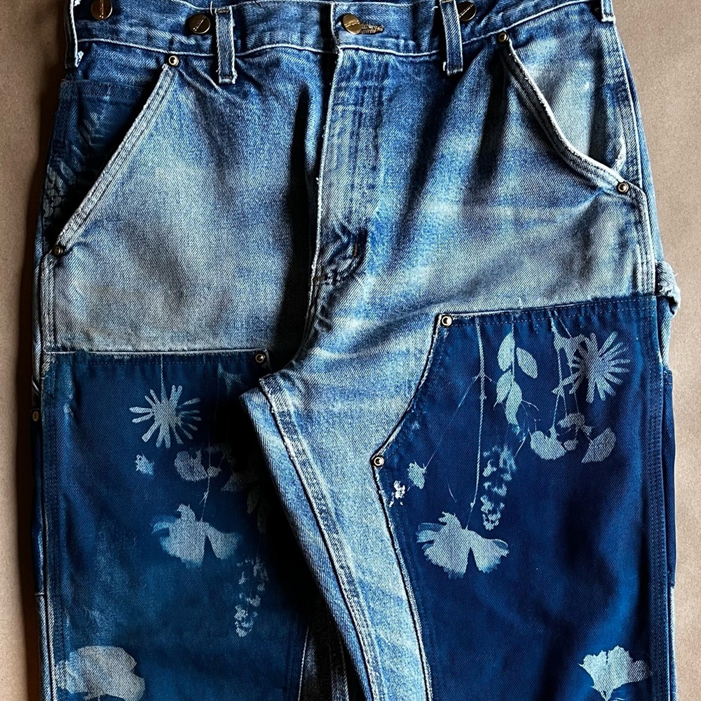 Vintage Carhartt Jeans printed with cyanotype & plants - Picture 4 of 4